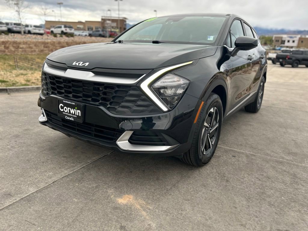 Used 2023 Kia Sportage LX image 3