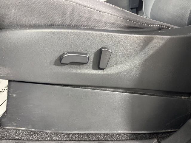 Used 2024 Nissan Frontier SV image 32