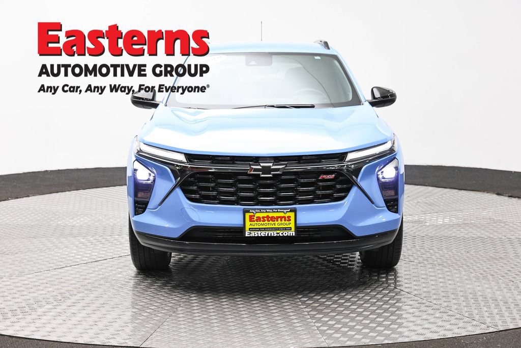 Used 2024 Chevrolet Trax RS w/ Driver Confidence Package FWD image 2