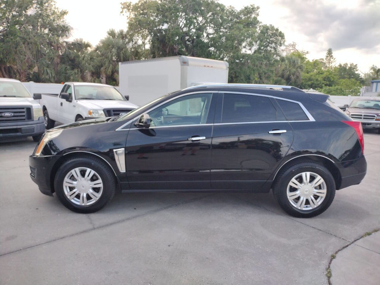 Used 2013 Cadillac SRX Luxury w/ Driver Awareness Package image 4