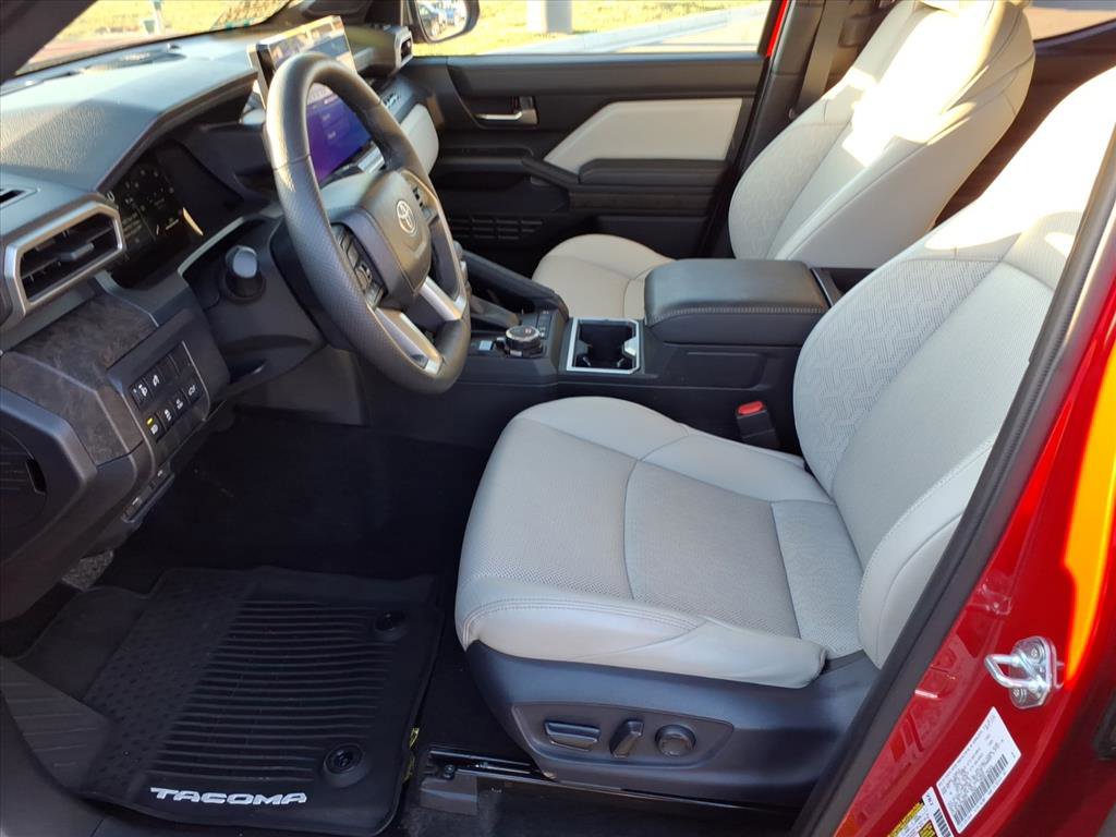 Used 2024 Toyota Tacoma Limited w/ Limited Package (LT) image 5