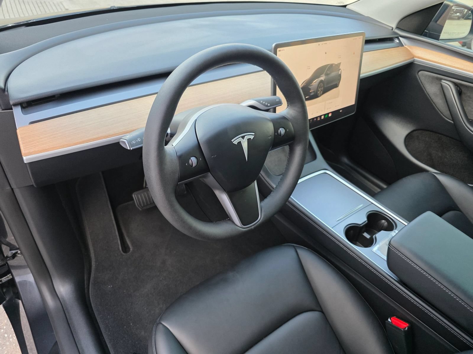 Used 2025 Tesla Model Y Long Range RWD image 11