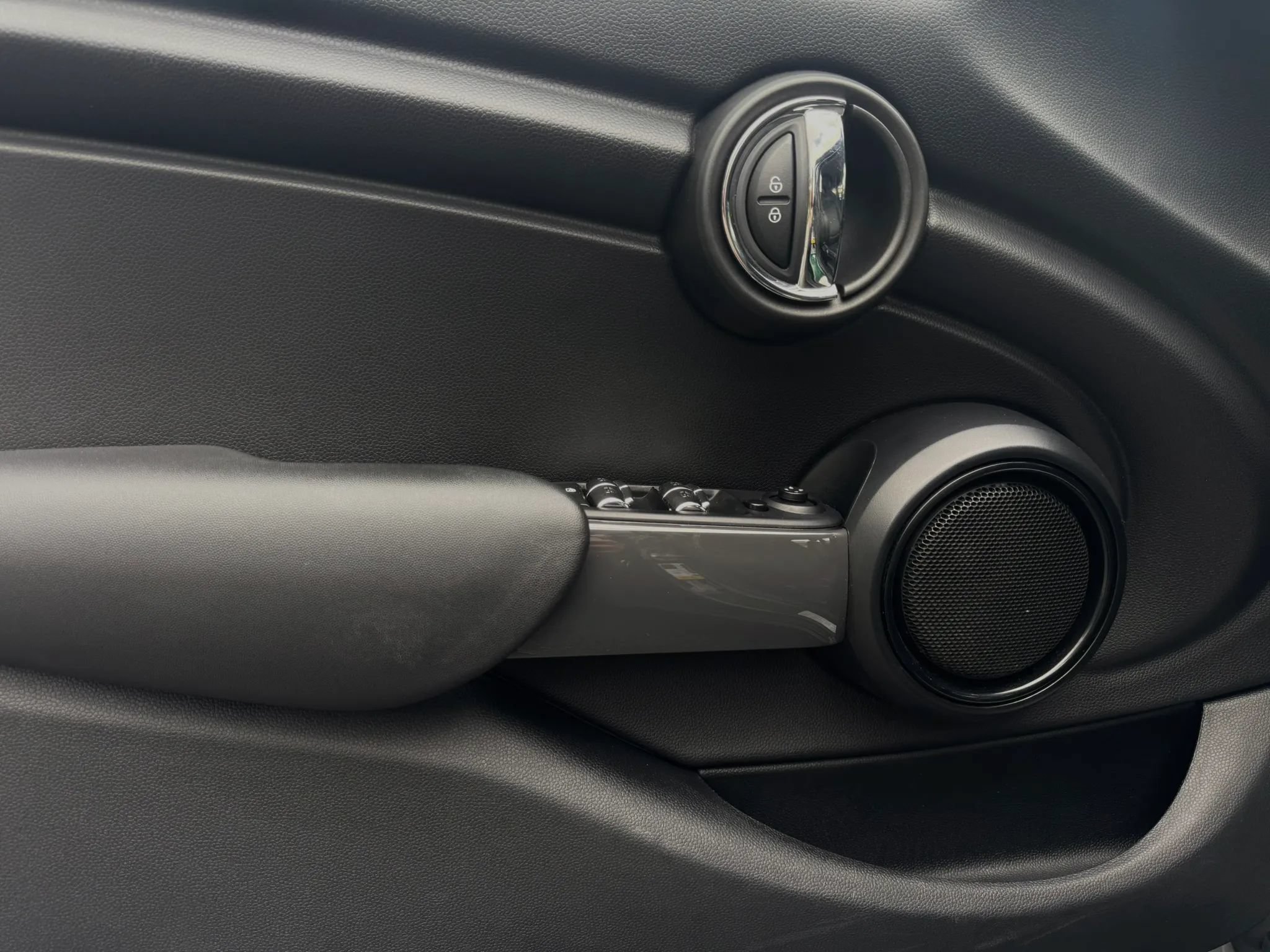 Used 2018 MINI Cooper 4-Door Hardtop FWD image 38