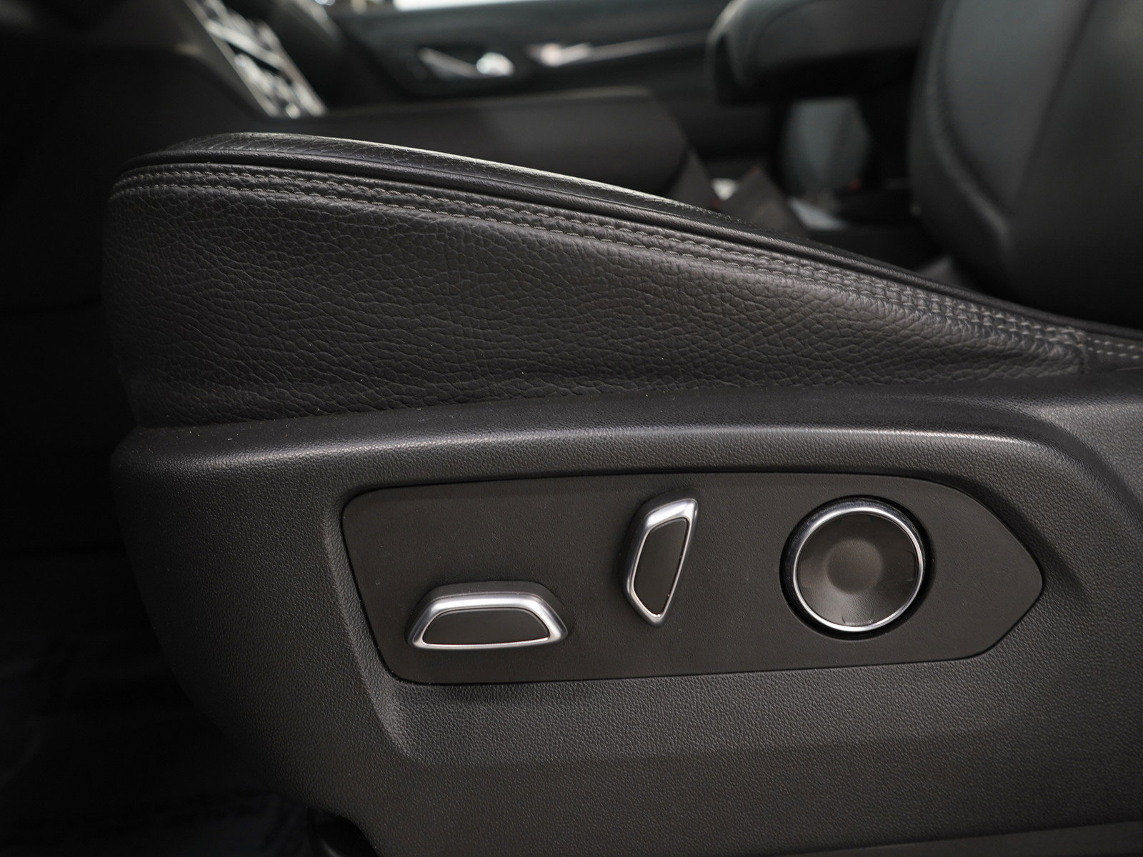 Used 2023 GMC Yukon Denali w/ Denali Reserve Package image 26