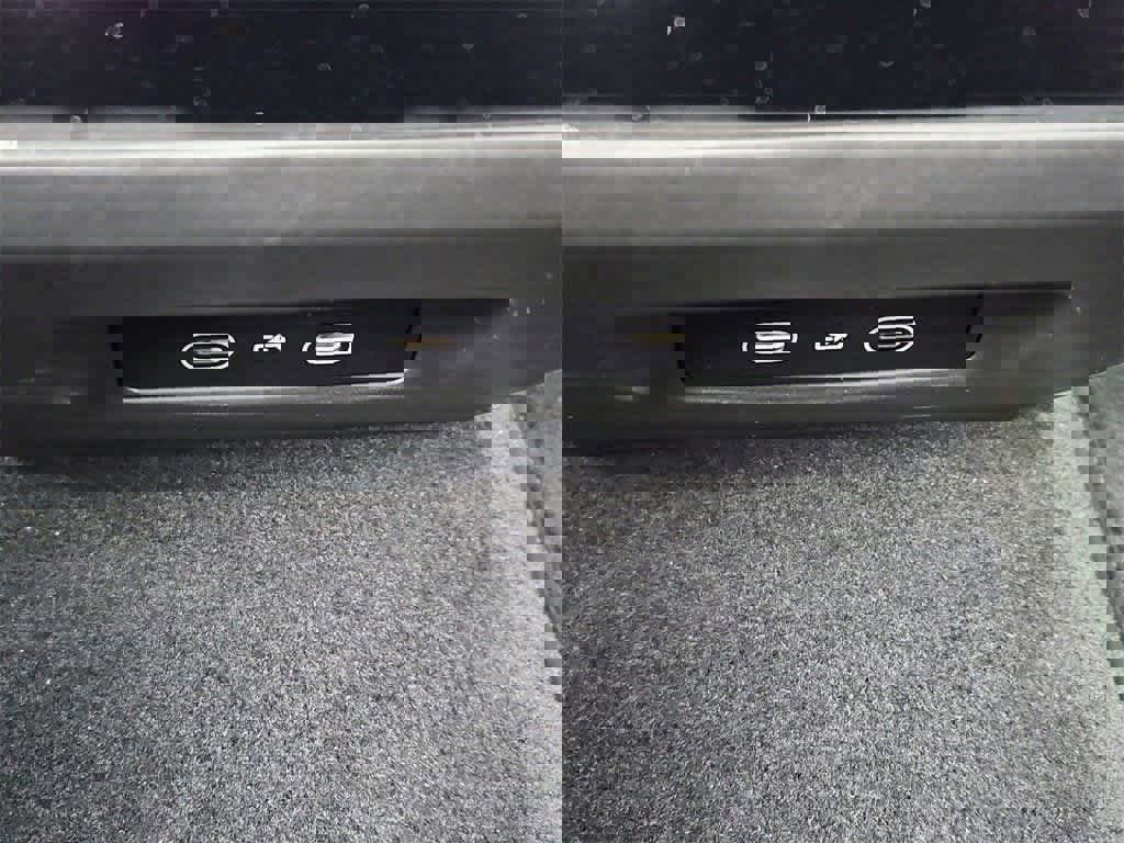 Used 2025 Porsche Macan 4S Electric image 27