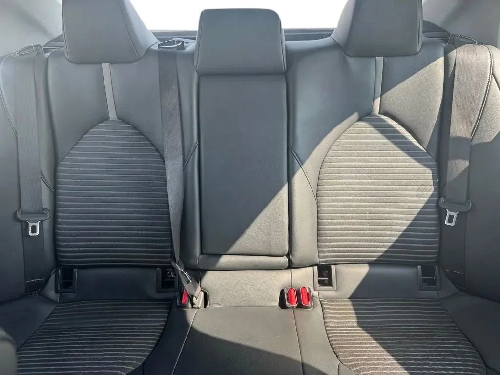 Used 2018 Toyota Camry SE FWD image 18