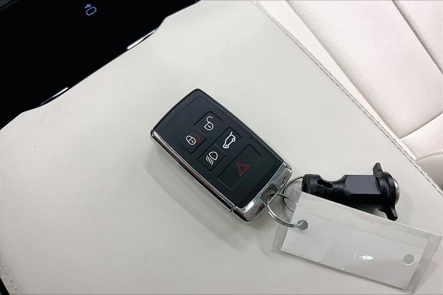 Used 2025 Land Rover Range Rover SE AWD/4WD image 15
