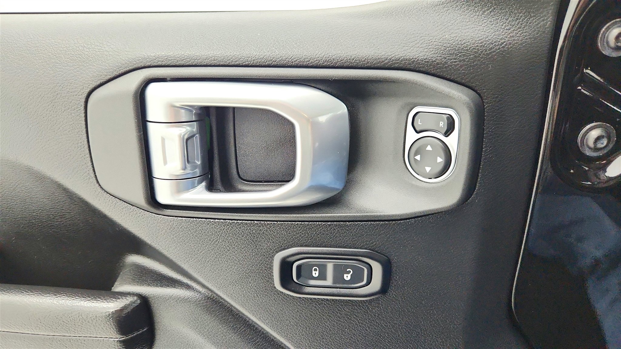 Used 2024 Jeep Wrangler Unlimited Rubicon 4xe image 33