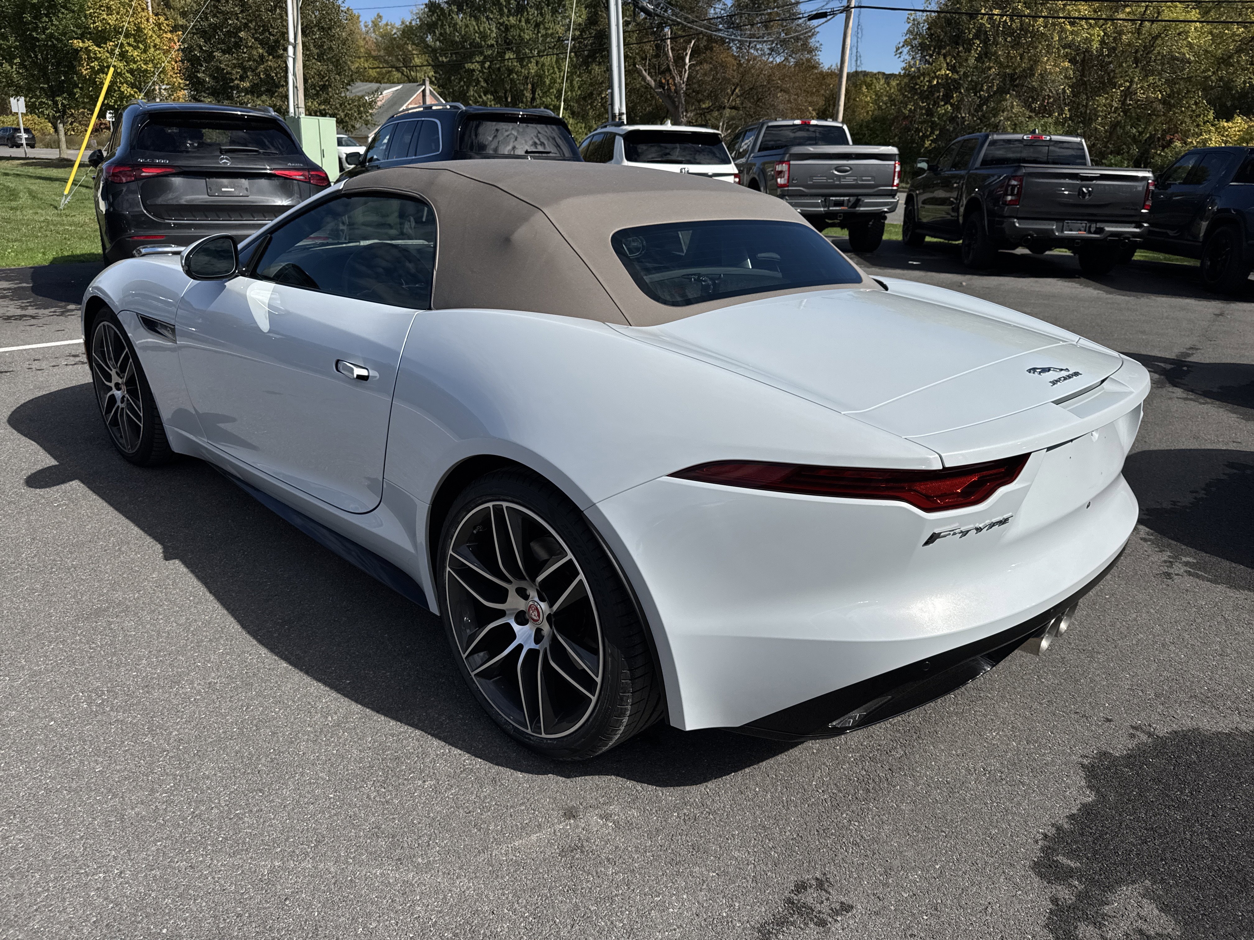Used 2021 Jaguar F-TYPE R-Dynamic image 5