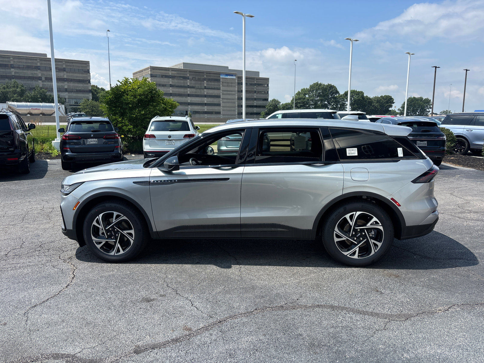 New 2025 Lincoln Nautilus Premier w/ Equipment Group 102A image 4