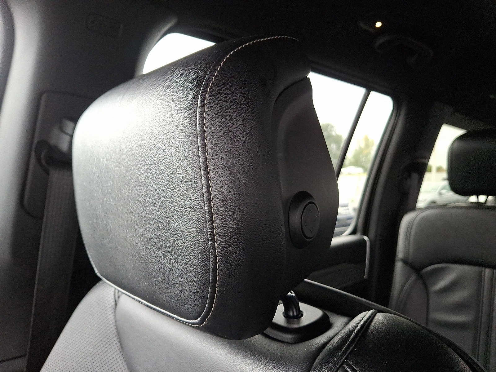 Used 2024 Jeep Wagoneer L Series II w/ Flexible Seating Group image 13