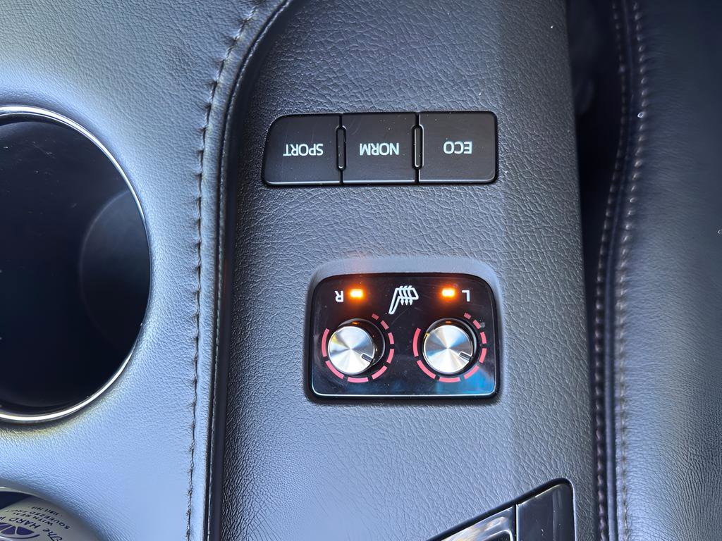 Used 2016 Toyota Avalon XLE image 19