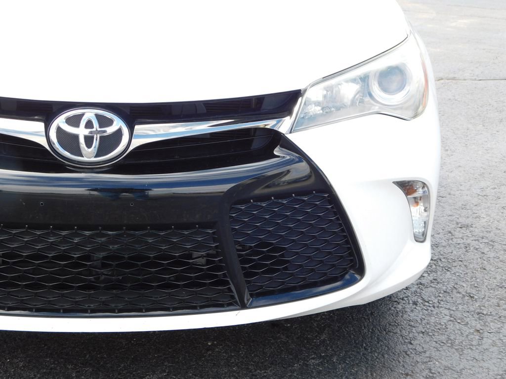 Used 2016 Toyota Camry SE w/ Moonroof Package image 9