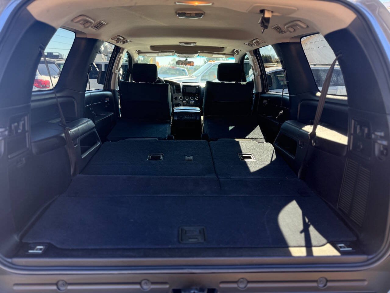 Used 2014 Toyota Sequoia SR5 w/ Sport Appearance Package AWD/4WD image 12