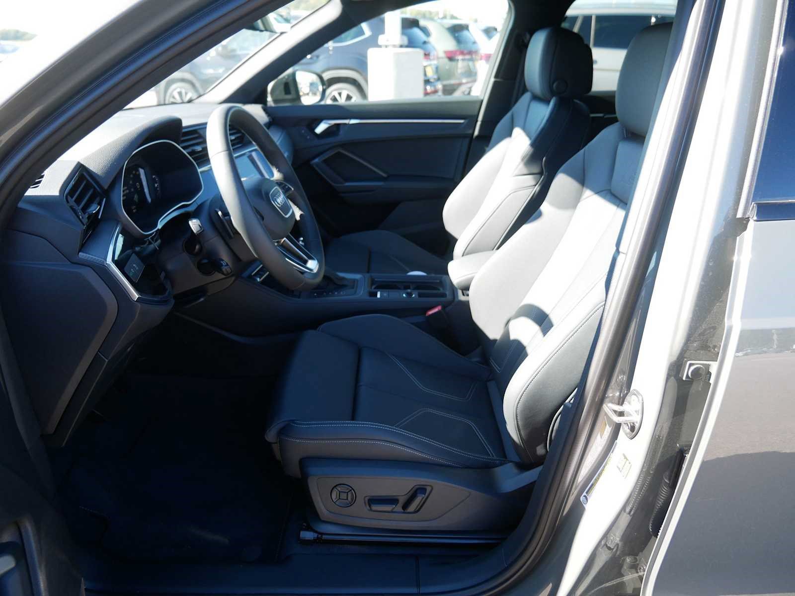 Certified 2025 Audi Q3 2.0T Premium w/ Convenience Package AWD/4WD image 7