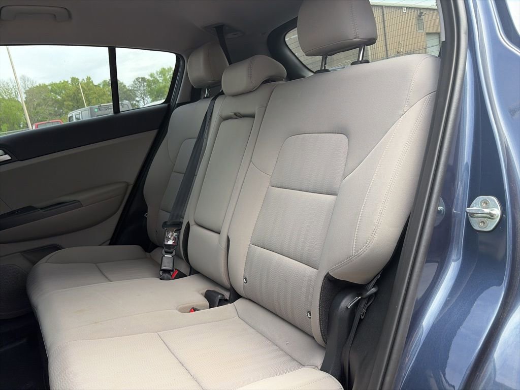 Used 2022 Kia Sportage LX image 11