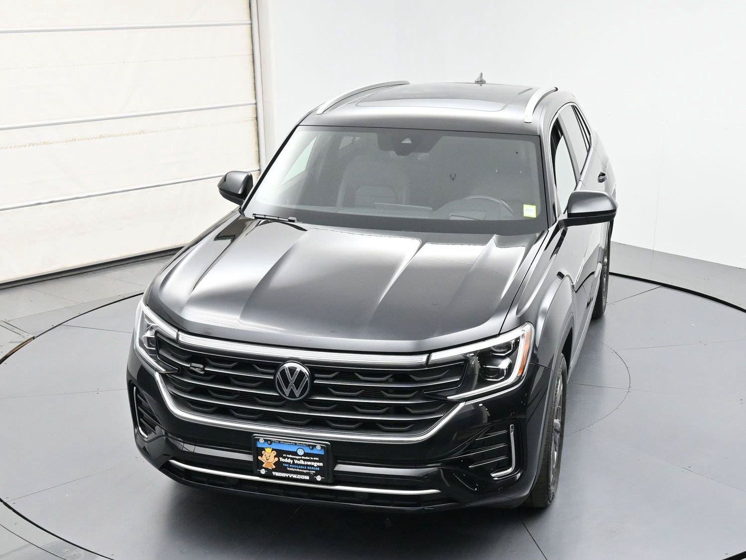 Certified 2024 Volkswagen Atlas Cross Sport SEL R-Line AWD/4WD image 40