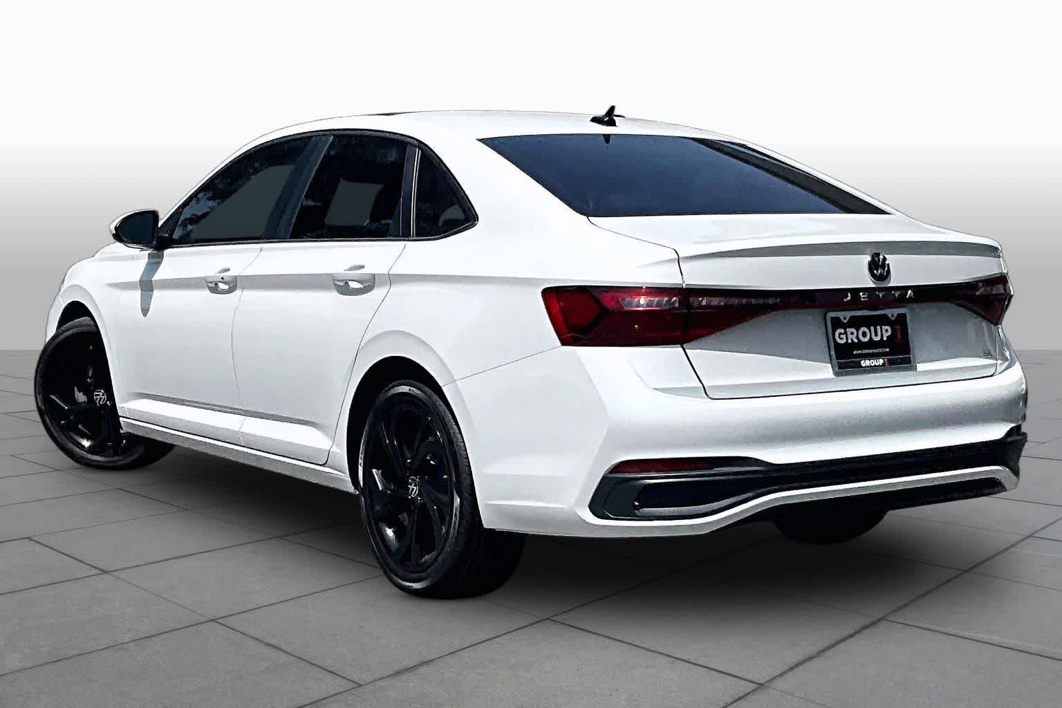 Used 2026 Volkswagen Jetta SE FWD image 12