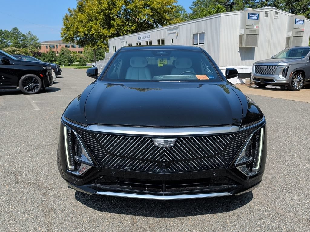 Used 2024 Cadillac Lyriq Luxury w/ LPO, Floor Liner Package AWD/4WD image 8