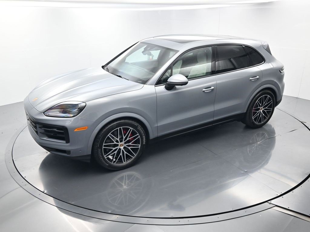 Used 2025 Porsche Cayenne S image 33