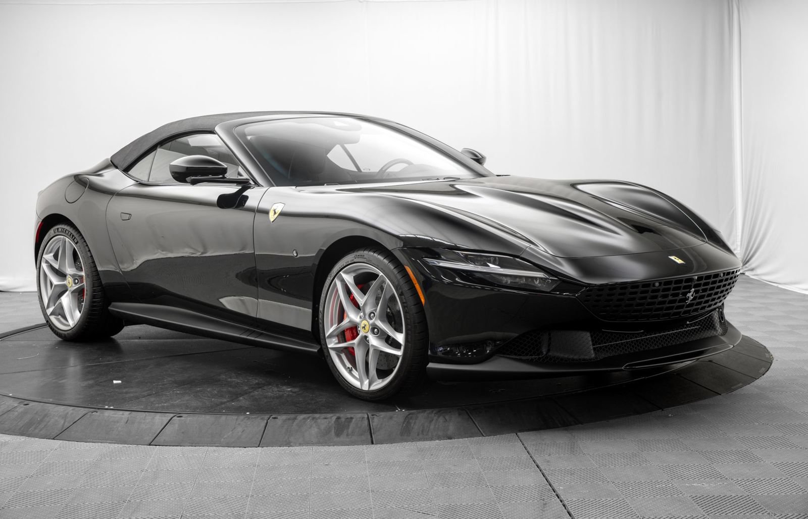 Used 2026 Ferrari Roma Spider RWD image 8
