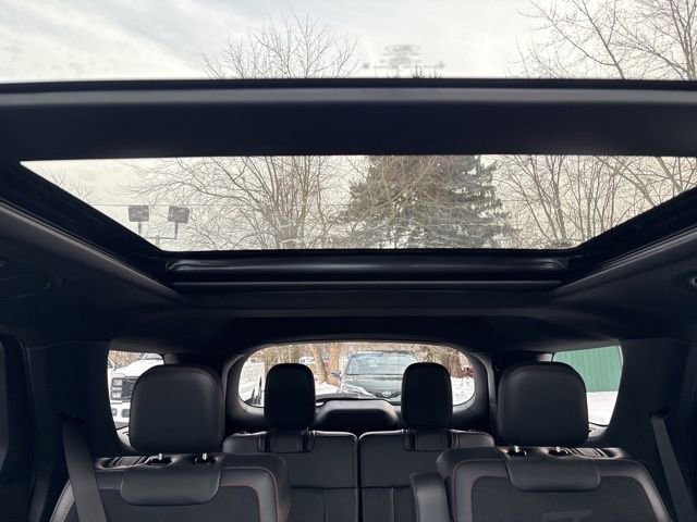 Used 2025 Ford Explorer ST image 15