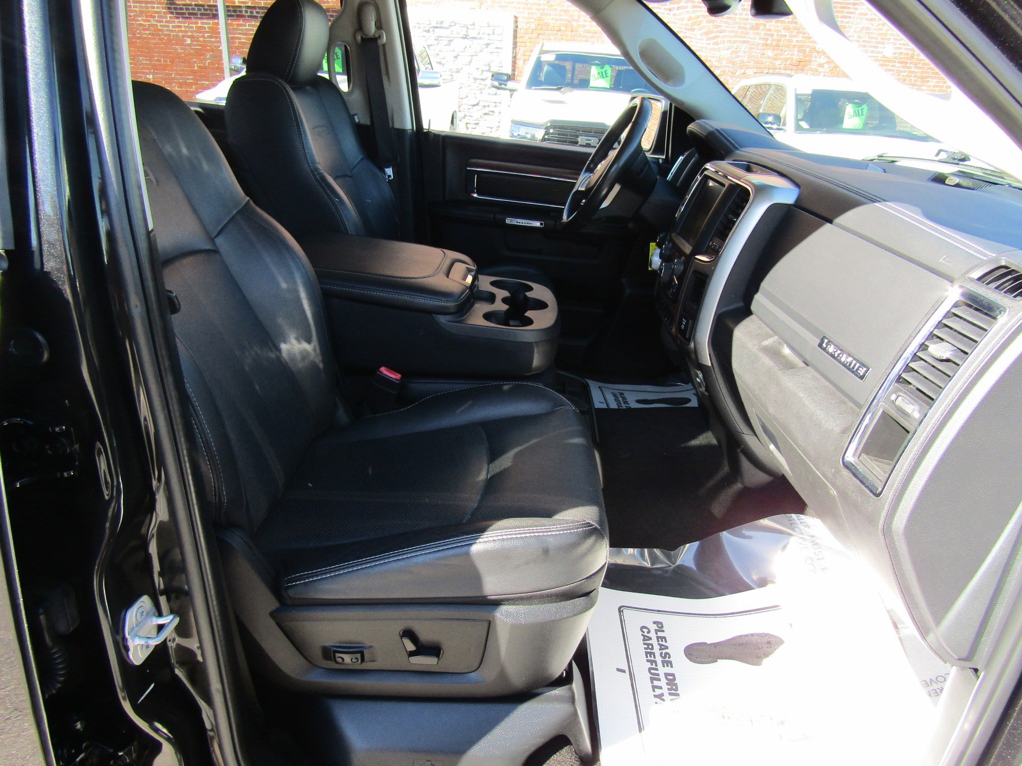 Used 2017 RAM 1500 Laramie image 19