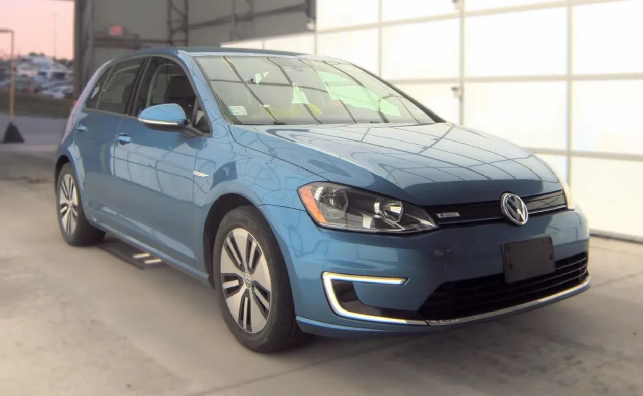 Used 2016 Volkswagen e-Golf SE FWD image 4