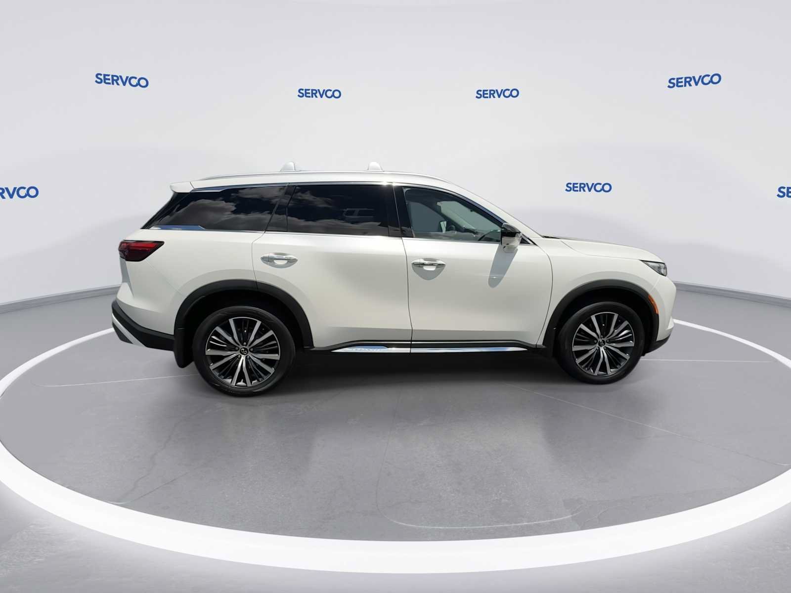 Used 2023 INFINITI QX60 Sensory w/ Vision Package AWD/4WD image 9
