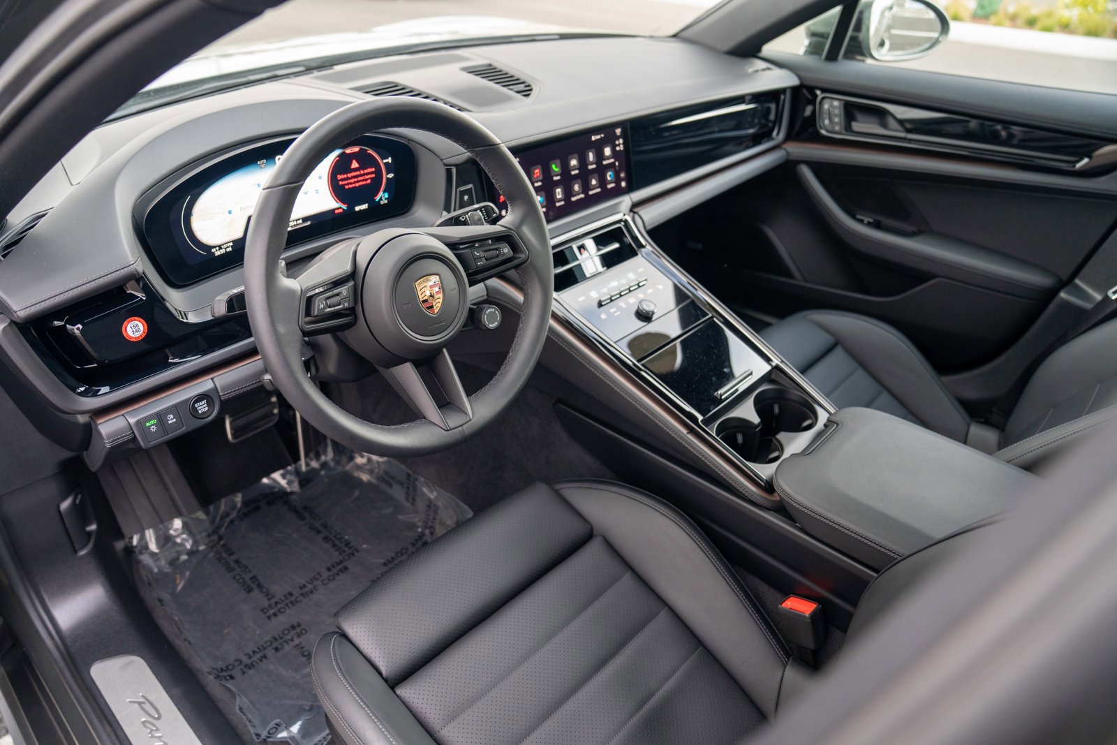 Certified 2025 Porsche Panamera image 4
