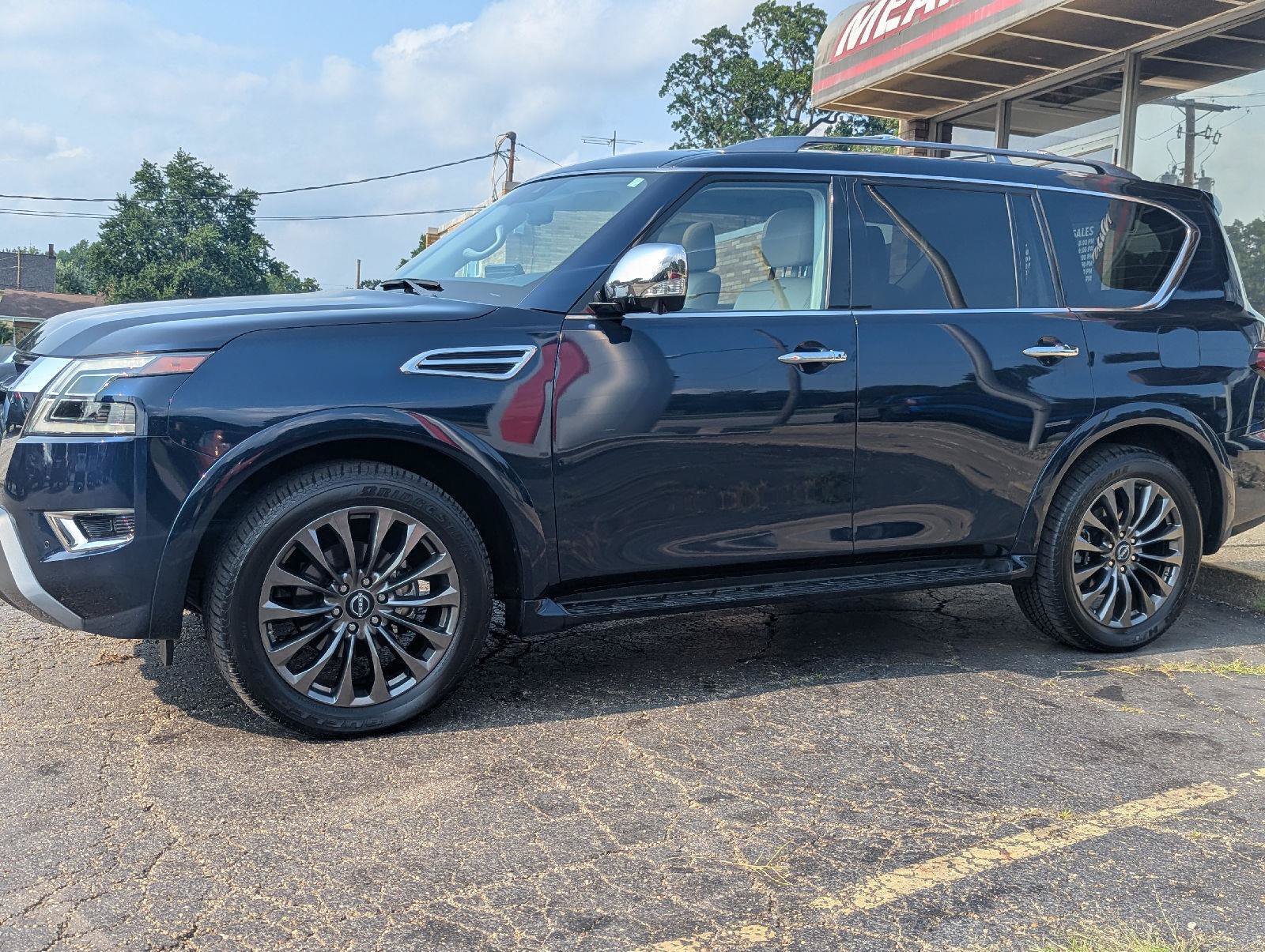 Used 2023 Nissan Armada Platinum w/ Captain's Chairs Package AWD/4WD image 4