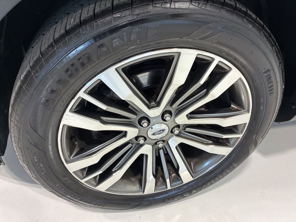 Used 2016 Ford Explorer Platinum image 19