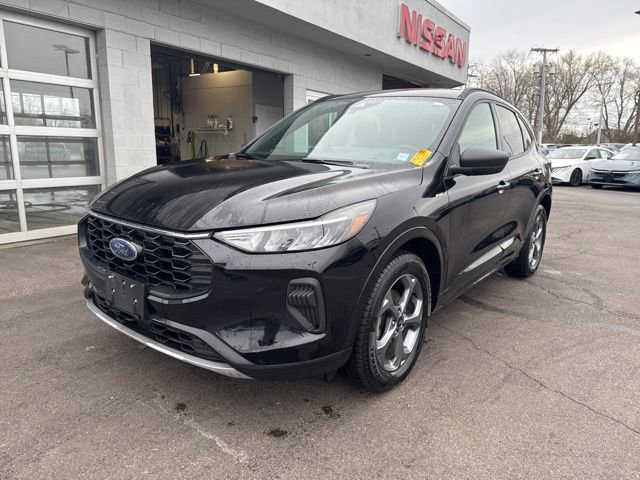 Used 2023 Ford Escape ST-Line w/ Tech Pack #1 AWD/4WD image 5