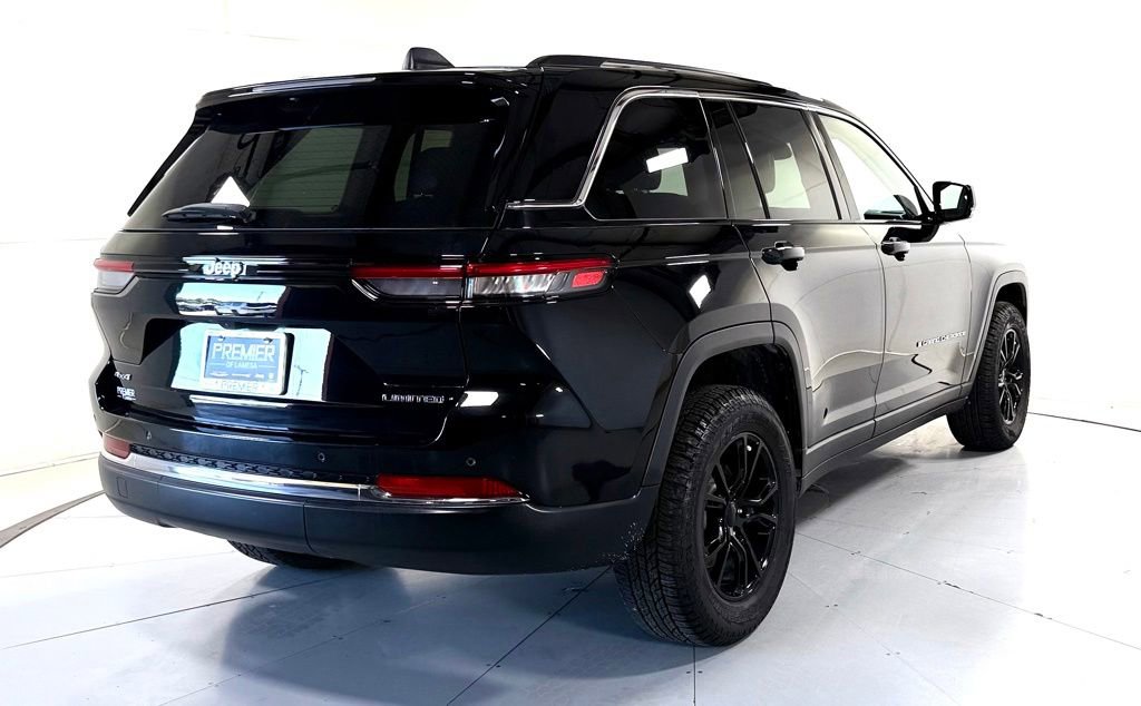 Used 2023 Jeep Grand Cherokee Limited w/ Luxury Tech Group II AWD/4WD image 4