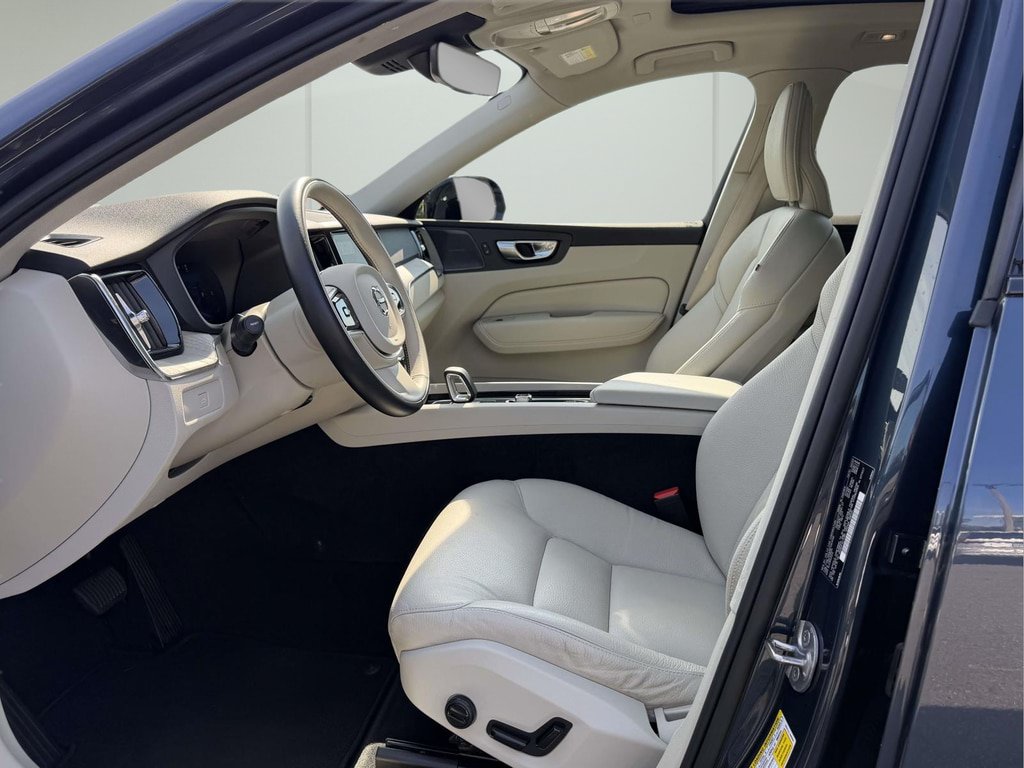 Used 2023 Volvo XC60 B5 Plus AWD/4WD image 15