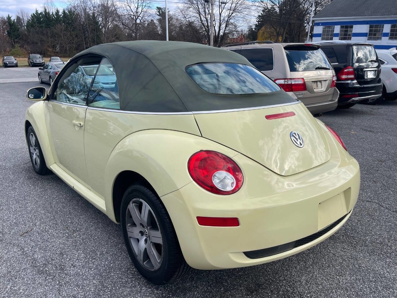 Used 2006 Volkswagen Beetle 2.5 PZEV 2dr Convertible (2.5L image 4