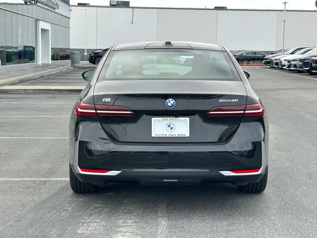 New 2027 BMW i5 eDrive40 w/ Executive Package RWD image 4