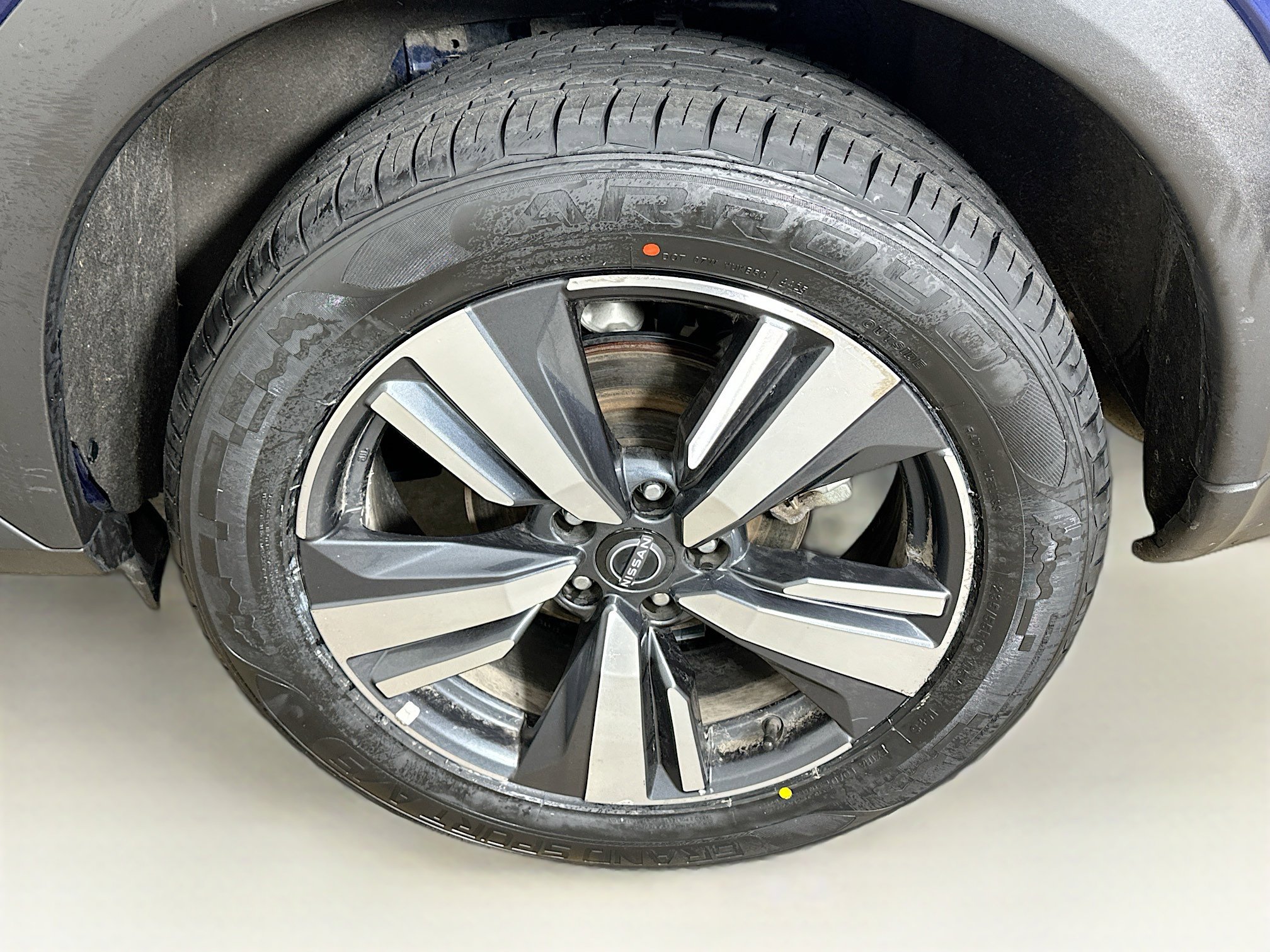 Used 2023 Nissan Rogue SL w/ SL Premium Package image 11