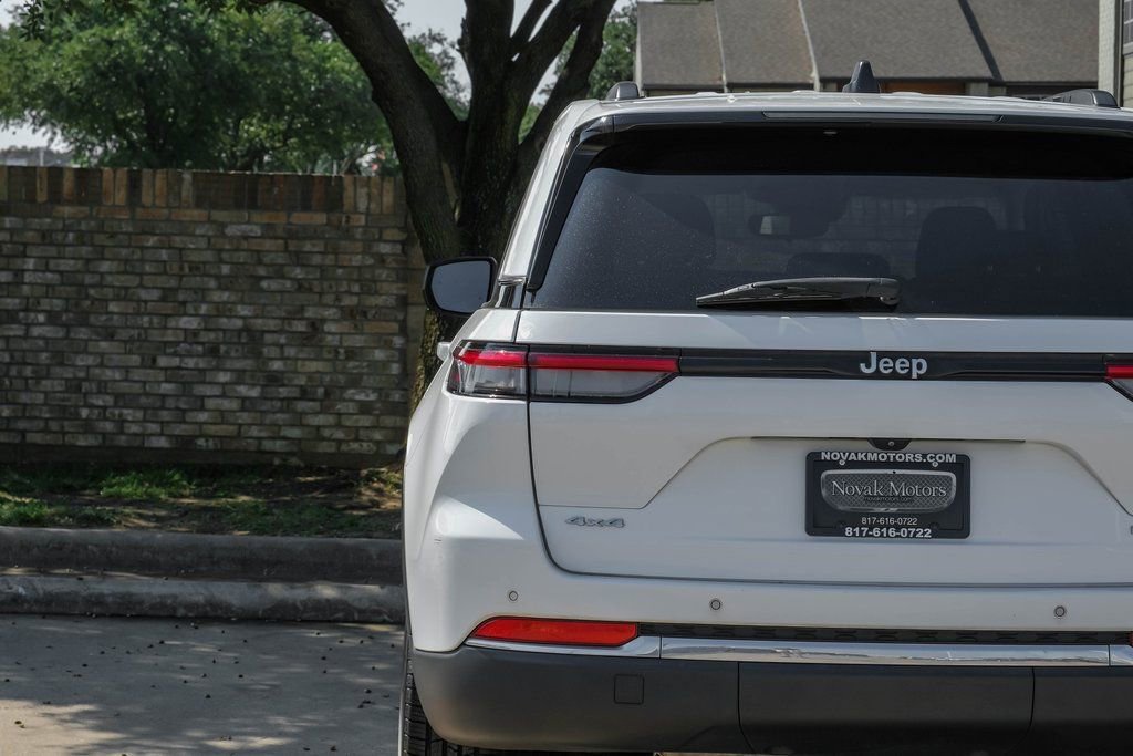 Used 2022 Jeep Grand Cherokee Laredo w/ Luxury Tech Group I image 58