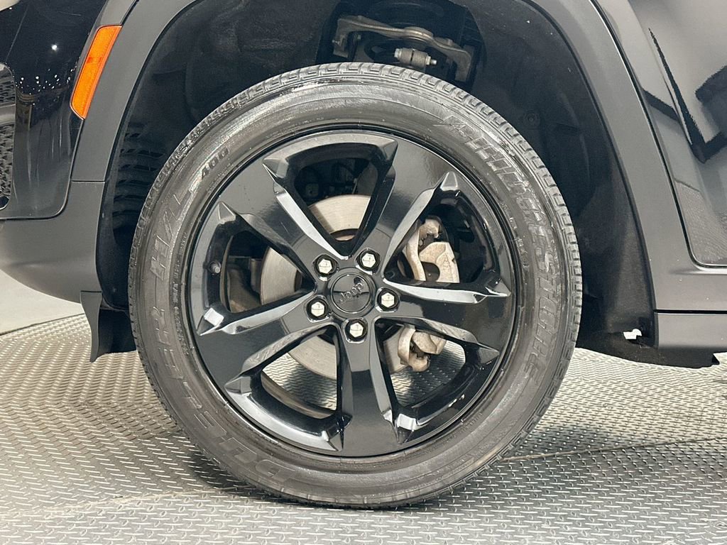 Used 2023 Jeep Grand Cherokee Altitude image 17