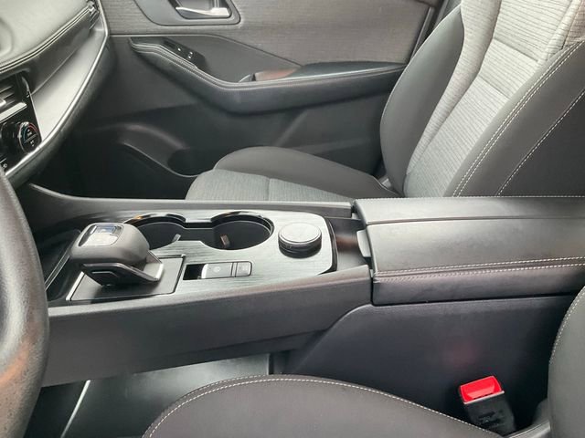 Used 2022 Nissan Rogue SV image 17