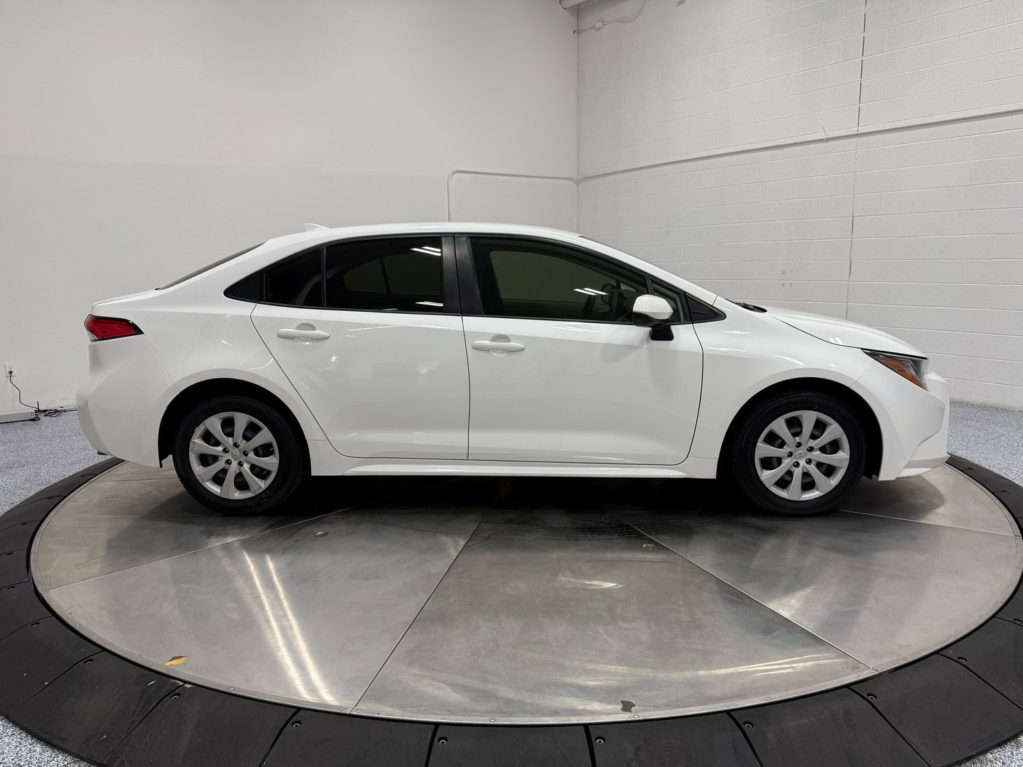 Used 2022 Toyota Corolla LE w/ Carpet Mat Package (TMS) image 9