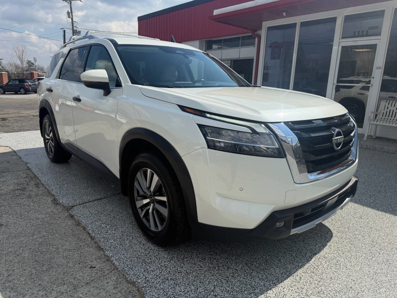 Used 2023 Nissan Pathfinder SL image 18