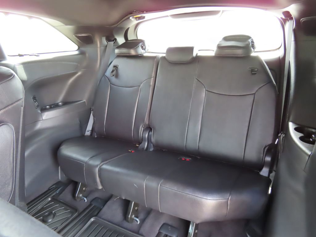 Used 2025 Toyota Sienna Platinum AWD/4WD image 32