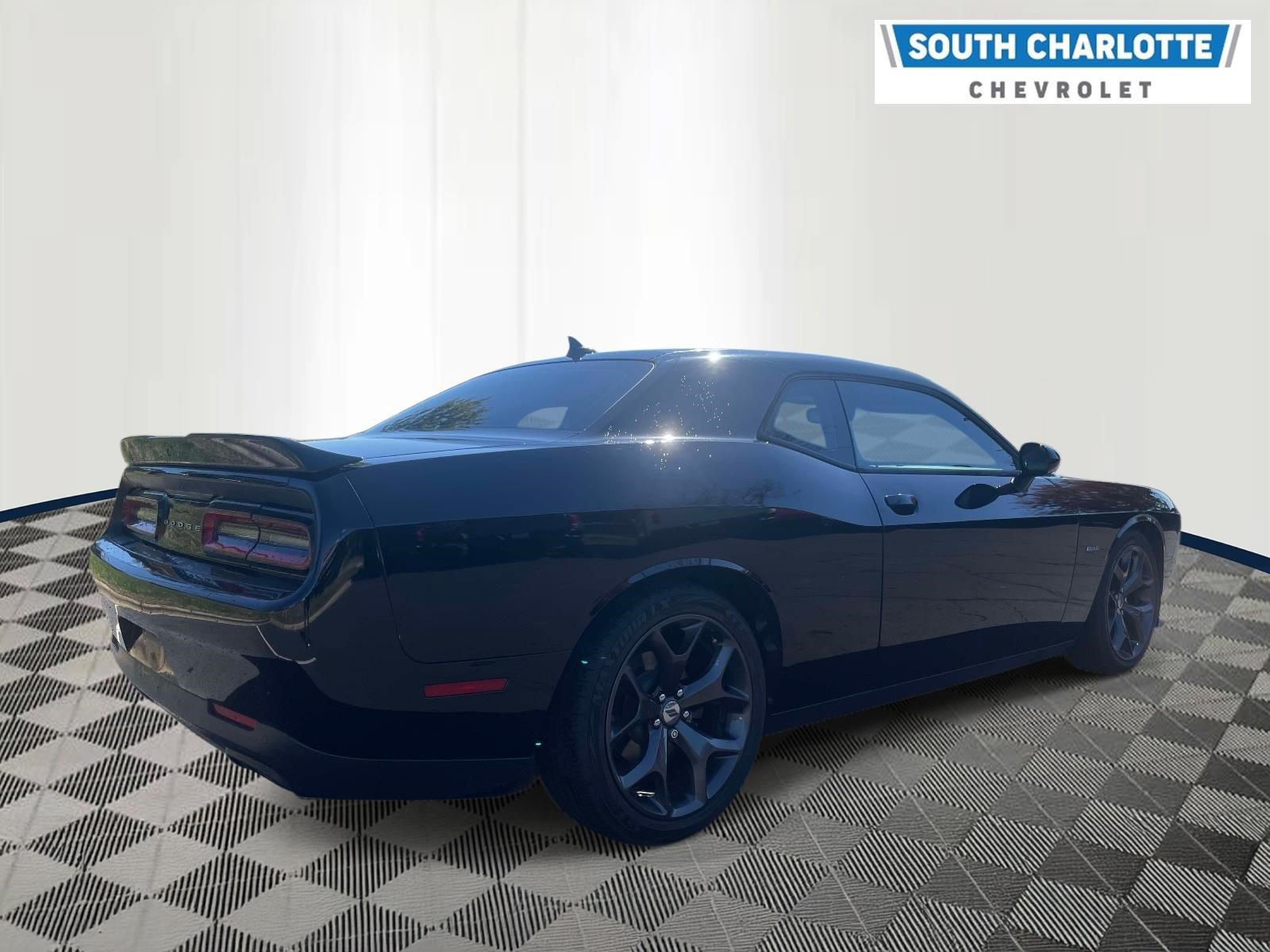 Used 2019 Dodge Challenger R/T w/ Cold Weather Group RWD image 4