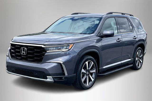 Certified 2023 Honda Pilot Touring image 2