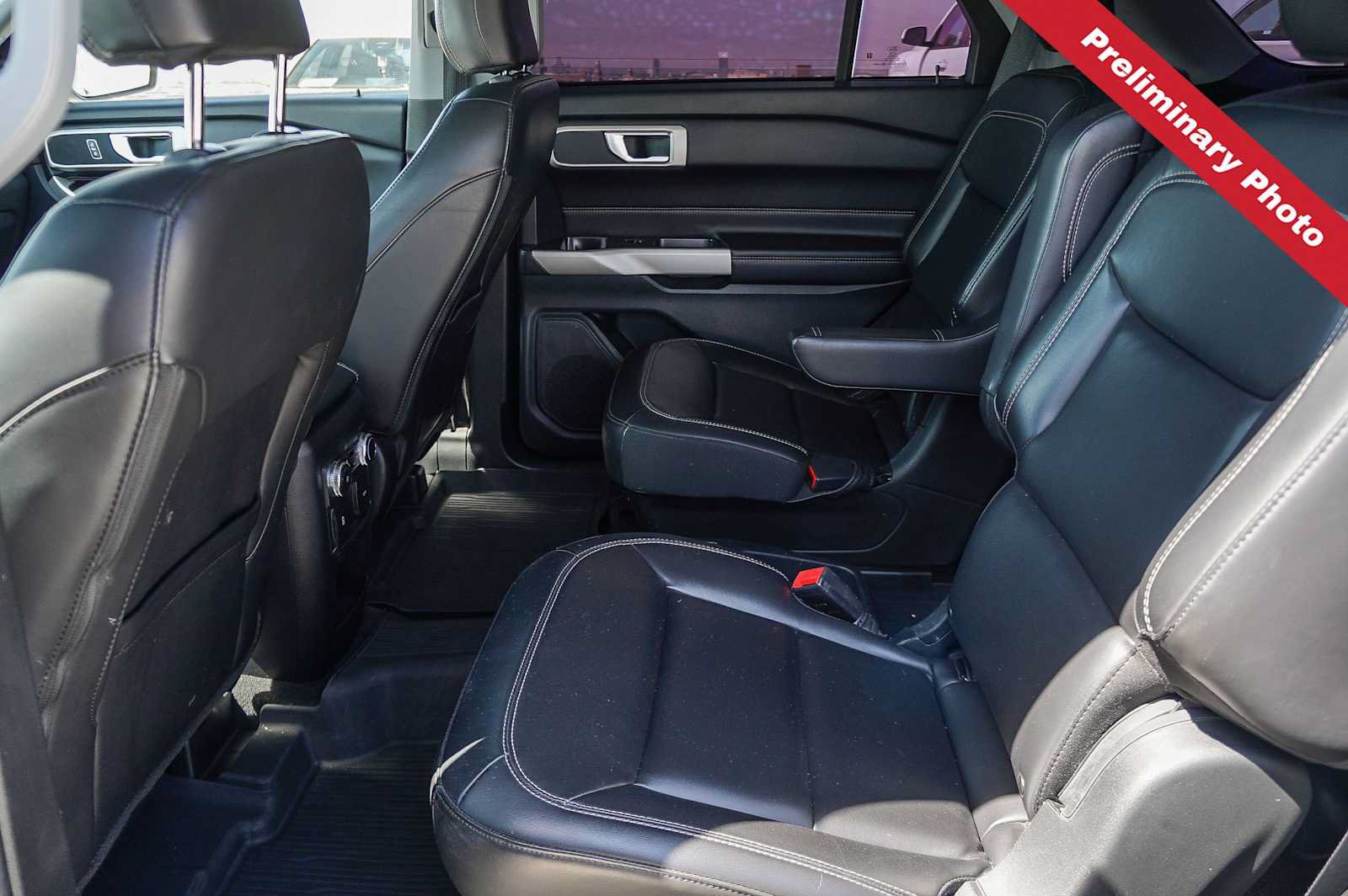 Used 2021 Ford Explorer XLT w/ Equipment Group 202A RWD image 13