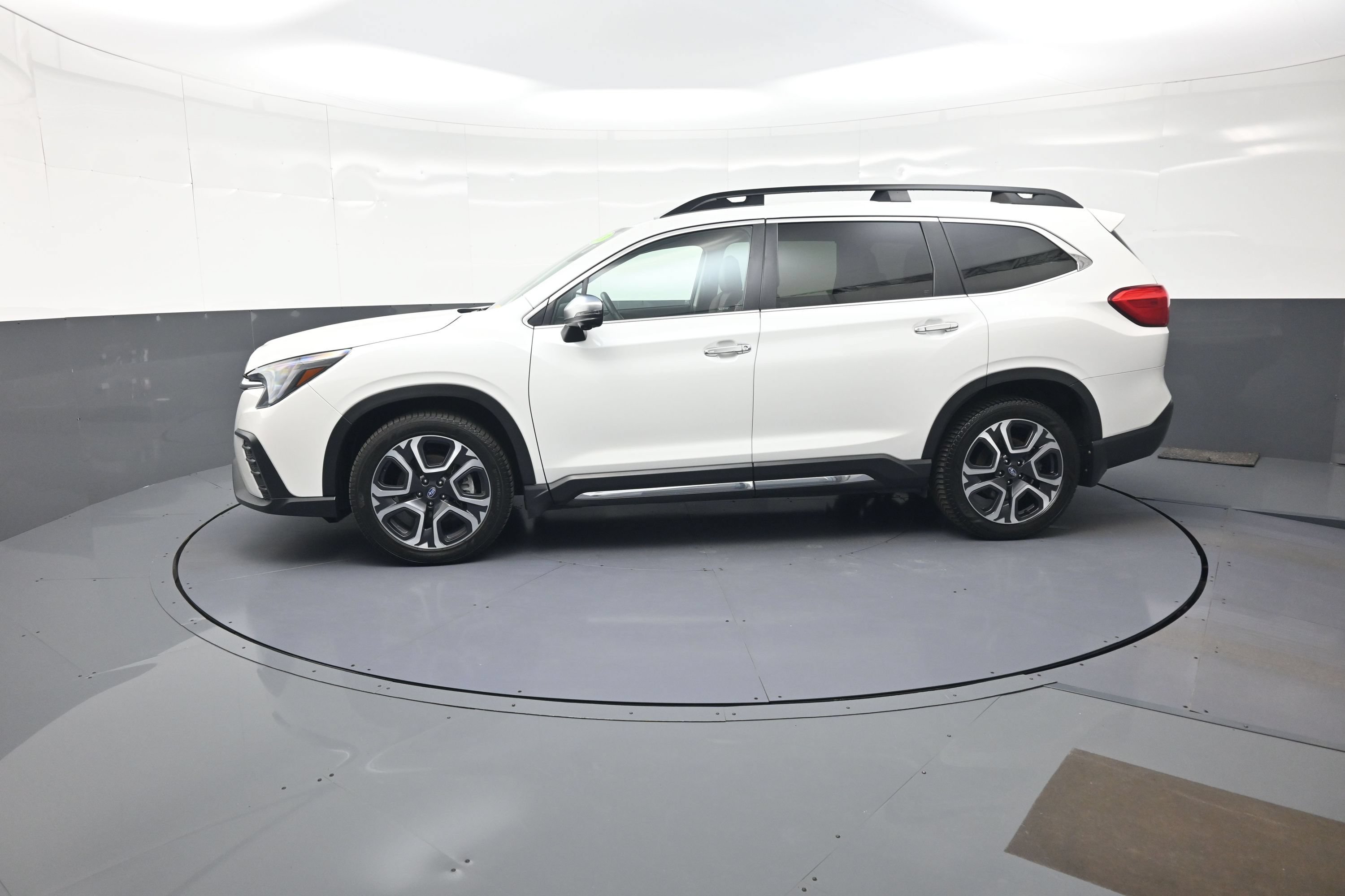 Used 2023 Subaru Ascent Touring AWD/4WD image 6