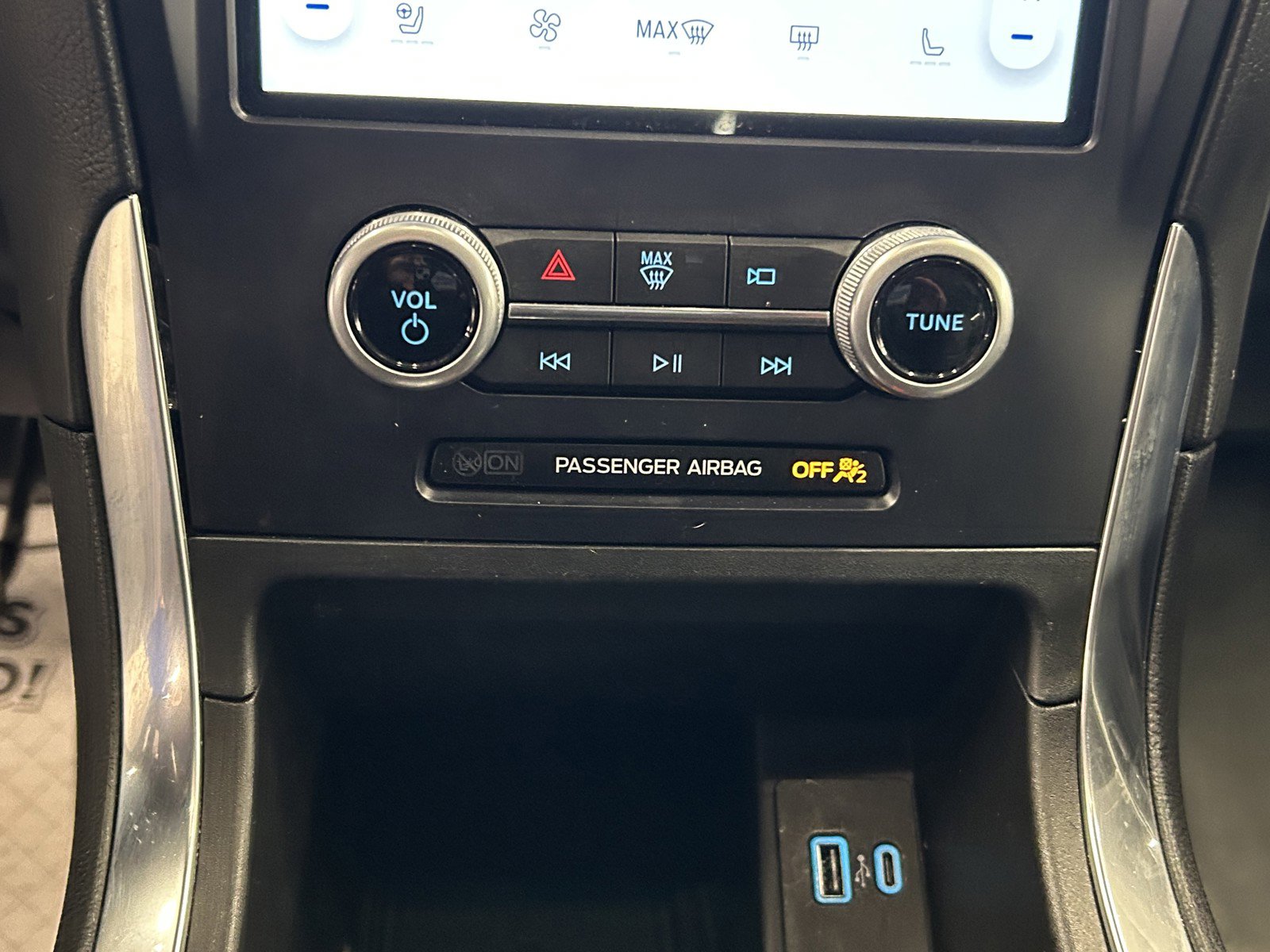 Used 2022 Ford Edge Titanium image 32