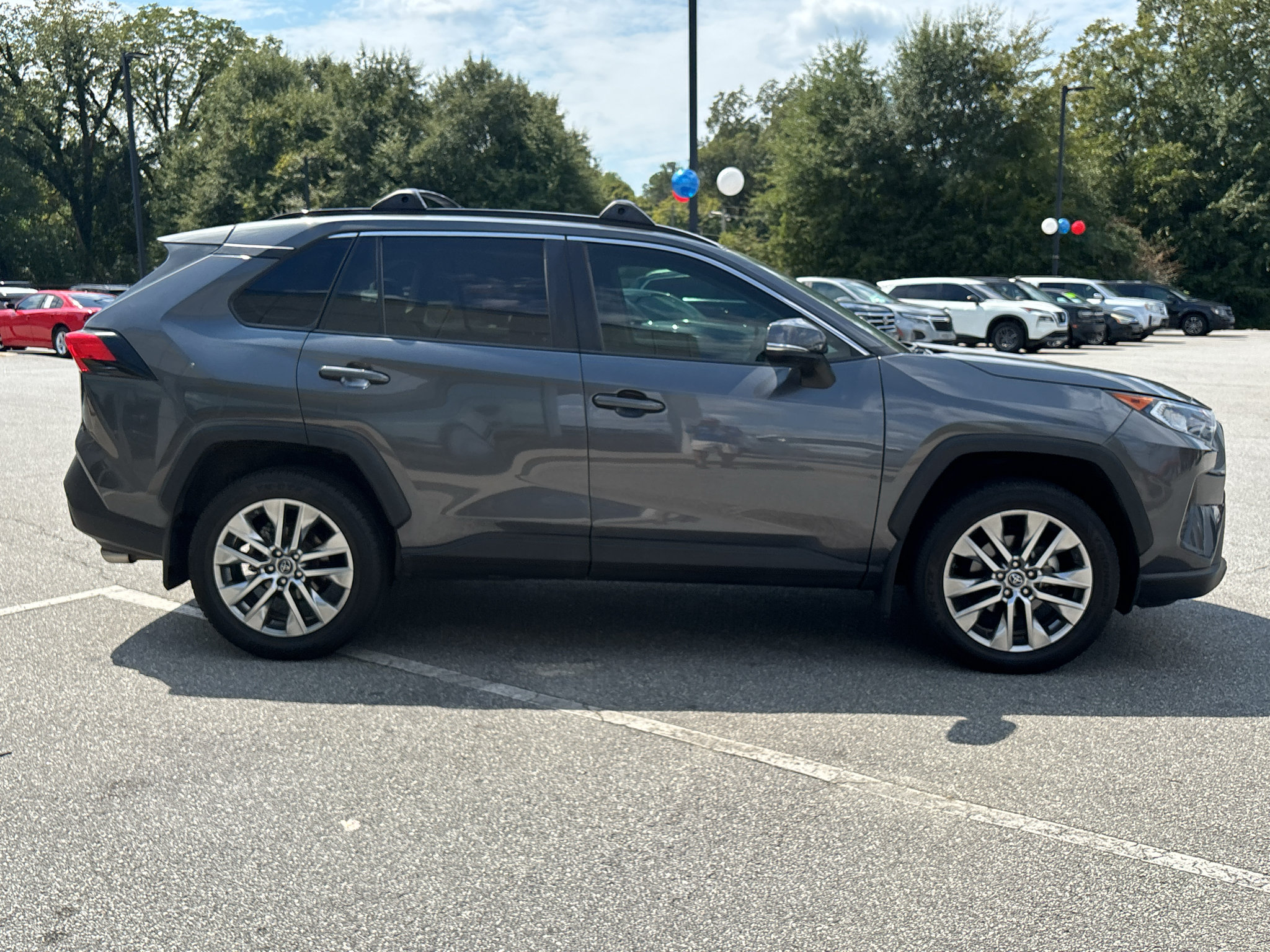 Used 2019 Toyota RAV4 XLE Premium FWD image 5